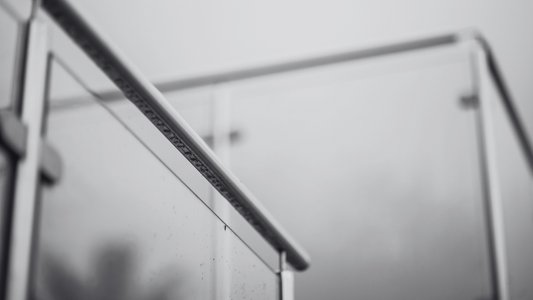 Top 5 Benefits of Installing Glass Railings in Your Home or Business